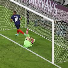 It was a rare blip for the manchester united midfielder, who was spraying passes around so impressively even graeme souness would have found it hard to put the boot in. I1wodm3ugvr9dm
