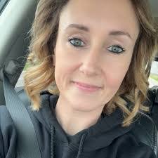 Randi Yeager's Instagram, Twitter & Facebook