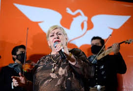 The series, paquita la del barrio , follows the fictional life story behind the mexican singer. La Jornada Paquita La Del Barrio Se Registra Como Precandidata A Diputada Local