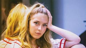 Sara carreira, nome artístico de sara antunes (21 de outubro de 1999, portugal) é uma cantora portuguesa conhecida por ser o elemento mais recente do clã musical carreira, composto pelo seu. Sara Carreira