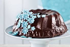 Setze sie auf feuchte kuvertüre oder klebe sie mit decocino lebensmittelkleber auf dein backwerk. Glanzmomente Deko Tipps Fur Kuchen Und Geback Betty Bossi
