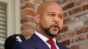 WATCH: Officer wrangles alligator from family neighborhood