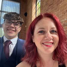 mommy's am worried am 27 weeks but my belly button doesn't pop out yet 🤔is  it normal?