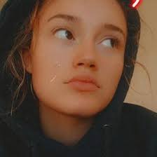 Bella Rowe (irowe1218)