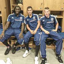 Premier lig'de geçen sezon şampiyon olan chelsea'de eden hazard, belçika'da yılın en iyi oyuncusu ödülüne layık görüldü. Espn Fc On Twitter Lukaku Hazard De Bruyne Once Upon A Time At Chelsea