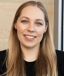 Elaine Naughton's Instagram, Twitter & Facebook