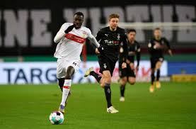 Es war quasi das gegenteil der ersten hälfte, denn nun stand gladbach tief und überließ stuttgart den ball. Umpl2tew1kcrcm