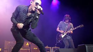 He was found hanged, according to tmz citing law enforcement sources. Selbstmord Chester Bennington Ist Tot Der Linkin Park Sanger Begeht Suizid