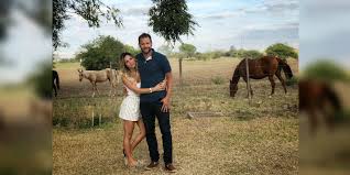 En cuanto a la ceremonia campestre, el concepto en decoración se basó en la creación de un ambiente crepuscular tipo bosque y en cuyo final se destacaba un. Mabel Cartagena Llegara Al Altar Despues De 10 Anos De Relacion Canal 1