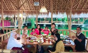 Cabang kedua warteg mulya lokasinya tidak jauh dari cabang pertama, yakni di cipadung, kecamatan cibiru, kota bandung, sama enaknya dengan cabang pertama. Rumah Makan Khas Sunda Berkah Kota Bandung Jawa Barat 15 Tempat Makan Enak Di Sekitar Pangandaran Banyak Hidangan Laut Halaman All Kompas Com Jajanan Khas Bandung Dan Arti Singkatannya Teteh Mulyani