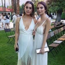 Emily ratajkowski poses up with her new husband after suprise wedding here comes the bride! Emily Ratajkowski Wedding Dress Off 73 Buy