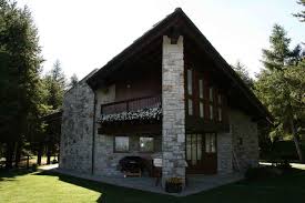 Lagenzia immobiliare narbonne di aosta propone villa con splendida vista su aosta e spese di gestione quasi a zero!porzione di villa bifamiliare a sud/ovest con sala, cucina, camer La Valle D Aosta Saluta La Casa Dei Papi In Vendita La Villa Di Les Combes Aostasera