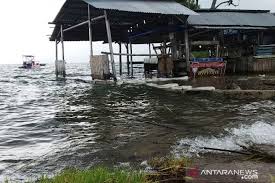 Kereta api bisnis adalah kelas kereta penumpang di bawah kelas eksekutif. Air Danau Singkarak Meluap Genangi Lahan Dan Rumah Warga Antara News