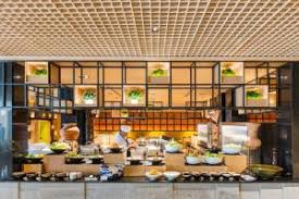 Opened in may 2005, this sparkling new hotel in contemporary thai style is amazingly swanky for a holiday inn and the location is very central. Holiday Inn Bangkok An Ihg Hotel Bangkok Aktualisierte Preise Fur 2021