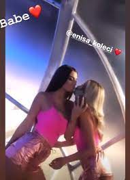Images, videos, instagram posts, instagram stories from enisa_koleci on instagram. Seksi Dhe Provokuese Dy Velinat E Stop Puthen Ne Buze Foto Gazeta Mapo
