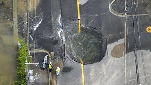 Southforward Com A Road Wide Pit Is Rumored To Emerge After An Earthquake Struck Osaka Japan On Monday Morning At 0800 Loc Japan Earthquake Osaka Earthquake