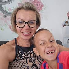 Naravno slijedi darivanje 🔥, ko uvijek, pravila jednostavna, bacite u  komentar neki božićni emoji ❄️🐧🌧️☃️ ili označite frenda koji će Vas  bodrit tijekom tetovaže kako Vas aplikacija može izvrtit, lajkajte stranicu  i