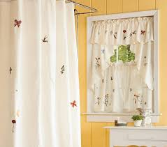 Im sommer kann die sonne in dieser anleitung verraten wir verschiedene ideen und varianten, wie sie fenster verdunkeln können. Gardinen Fur Kleine Fenster 23 Neue Vorschlage Archzine Net