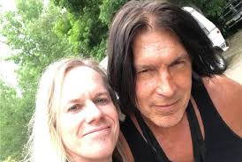 LYNCH MOB Rejoined By Singer ROBERT MASON For 'Selective Dates'