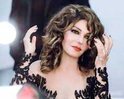 سميرة سعيد تشعل مسرح ذا فويس بأغنيتها الجديدة هُلّيلة. Ù…ÙƒÙŠØ§Ø¬ Ø³Ù…ÙŠØ±Ø© Ø³Ø¹ÙŠØ¯ Ù„ØªØ¨Ø¯ÙŠ Ø£ØµØºØ± Ø³Ù†Ø§ Ù…Ø¬Ù„Ø© Ø§Ù„Ø¬Ù…ÙŠÙ„Ø©