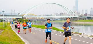 May 25, 2021 · 甘肅省22日一場百公里越野賽出現致命意外，172名參賽者有21人遇難，死亡率超過10%。「活著比什麼都好，這是他這輩子最. è‡ºåŒ—é¦¬æ‹‰æ¾
