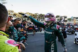 Posted by 27 days ago. Formel 1 Baku Analyse Sebastian Vettels Husarenritt Erklart