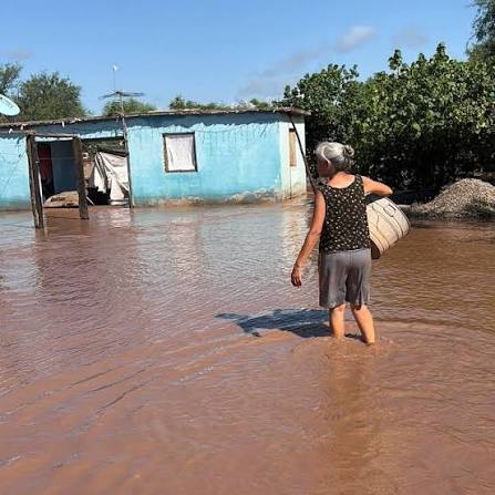 OBSONInforma 😰⛈️ El paso de ´Polo´ por Navojoa Por Jesús Palomares El paso  de Polo dejó lluvias intensas, inundaciones y afect4ciones en distintas  comunidades de Navojoa. Esta galería muestra, a través de