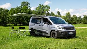 Historisch gesehen ist der kastenwagen einer der ältesten standardaufbauten von der pferdekutsche bis zum. Peugeot Alpin Camper 2020 Hochdach Kombi Als Camper Promobil