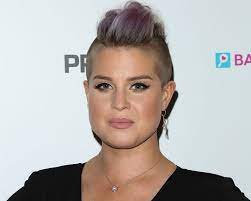 And as we get older, we reevaluate everything from our there are some great hairstyles that just work when we're over 60 years old, and they this is for the woman who likes her hair big and high, which is the southern way after all. 15 Suitable Short Hairstyles For Fat Faces Double Chins