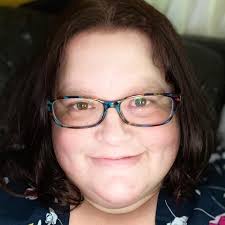 Amanda Woollacott's Instagram, Twitter & Facebook