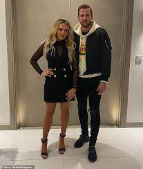 Harry kane's wife katie goodland has shared a touching baby bump snap with her 149,000 instagram followers. Harry Kane S Wife Katie Showcases Her Toned Physique In Belted Animal Print Swimsuit Daily Mail Online