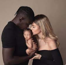 S o n i a on instagram: Camille Froment Mamans Et Celebres Et Dadinho Partagent Le Visage De Leur Fille Zelyana Pour La 1ere Fois