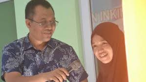 Dengarkan bacaan alquran pengantar tidur dengan lantunan murottal alquran merdu dari sheefa tv disini. Bacaan Alquran Merdu Gubernur Hadiahi Hariyani Kuliah Gratis Di Malaysia Suarantb