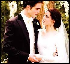 Pin By Sarah Brocious On Yes I Am A Twilight Fan Elegant Wedding Dress Bella Swan Wedding Dress Wedding Dresses