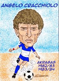 Angelo Cracchiolo: Palermo 23/02/1955 velocissimo terzino fluidificante,  che a vederlo galoppare sulle corsie laterali, lasciava presupporre che in  una vita precedente fosse stato uno dei cavalli rampanti che tirarono la  biga