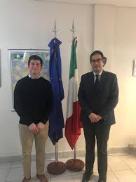 Il consolato generale a la plata è una delle 623 rappresentanze diplomatiche e consolari all'estero. Italia En La Plata On Twitter Incontro Del Console Generale Filippo Romano Con Il Direttore Del Registro De Las Personas De La Provincia Di Buenos Aires Dr Jose Etchart Mandon Per Definire