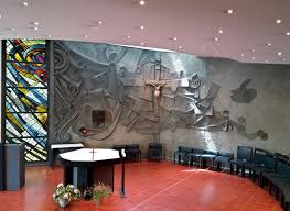 Christian schreiber vogelkästen igelhäuser hummel u. Brot Und Glanz Die Ecke Macht S Altarwand Und Hauskapelle Im Christian Schreiber Haus