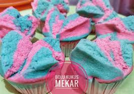 Lakukan hal yang sama untuk memasukkan 1 sendok adonan berwarna merah. Resep Bolu Kukus Mekar Merekah Anti Gagal Aneka Masakan Indonesia