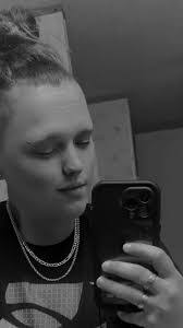 Leah Mixon's Instagram, Twitter & Facebook