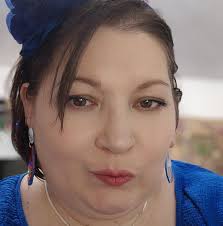 📱 🌐 🤳 Fiecare dintre noi… E aici… În telefon… Ce am făcut… Unde am fost…  Ce am vorbit… 💻 Pe ce canale am stat… Ce am cumpărat… Telefoanele noastre…  Ne știu