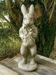 Steinfigur Peter Rabbit Gartenfiguren Gartendekoration Holzskulpturen