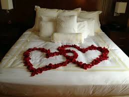 Valentine S Day Rose Petals On The Bed Romantic Room Surprise Romantic Bedroom Decor Valentines Bedroom