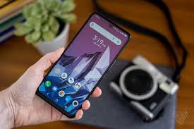 TCL 30 V 5G review: Verizon 5G and not ...
