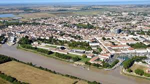 Rochefort 10 is elevated by candy sugar, steeped in the wort in metal baskets, quite an innovation in those days. Buchen Sie Ihren Campingplatz In Der Nahe Von Rochefort Sur Mer In Charente Maritime Das Unvermeidliche Campings Online