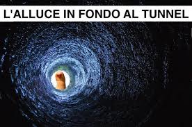 Sei lì, nell'unico luogo possibile, in quel punto nascosto da tutto, in quell'angolo dove c'è spazio per una sola, preziosa cosa rara. Ecco Cosa Era La Luce In Fondo Al Tunnel Miglioverde