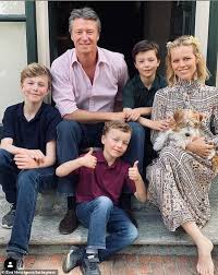 Pubblicando su instagram un'immagine dello storico compagno, l'imprenditore torinese gregorio marsiaj con uno dei loro figli in braccio la super modella eva herzigova ha annunciato le nozze ora per eva, 44 anni, è arrivato il momento di sposare il suo gregorio dopo ben quattordici anni d'amore. Eva Herzigova Reveals She Has Contracted Coronavirus And Has Crazy Shivers And Physical Fatigue Daily Mail Online