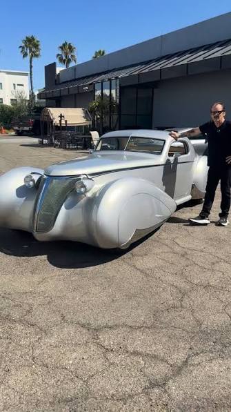 Car With Fender Skirts