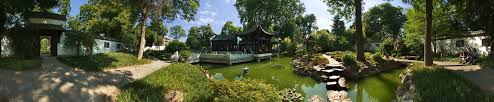 Eigentlich wurde der botanische garten an der lienaustraße in frankfurt (oder) als ersatz für die bebauung eines teils des kleistparks, der anderen bauvorhaben mitte der 1970er jahre weichen. 360 Widescreen Panorama Gartenteich Chinesischer Garten Frankfurt