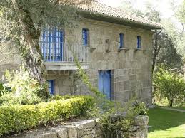 Von 1949 bis 1955 studierte er architektur an der kunstwissenschaftlichen fakultät (escola superior de belas artes do porto), der universität porto. Quinta De Sao Simao Casa De Campo Vieira Do Minho Ave