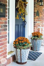 Read on to find your favorite lovingly pruned trees in pots are a real sign of elegance: 26 Front Door Flower Pots Ideas Homebnc Rina Watt Blogger Home Decor Diy And Recipes